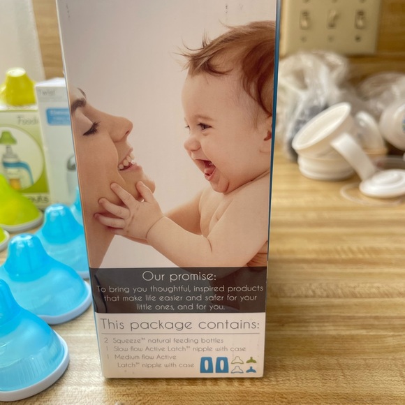 Kiinde bottles and accessories - Picture 3 of 5